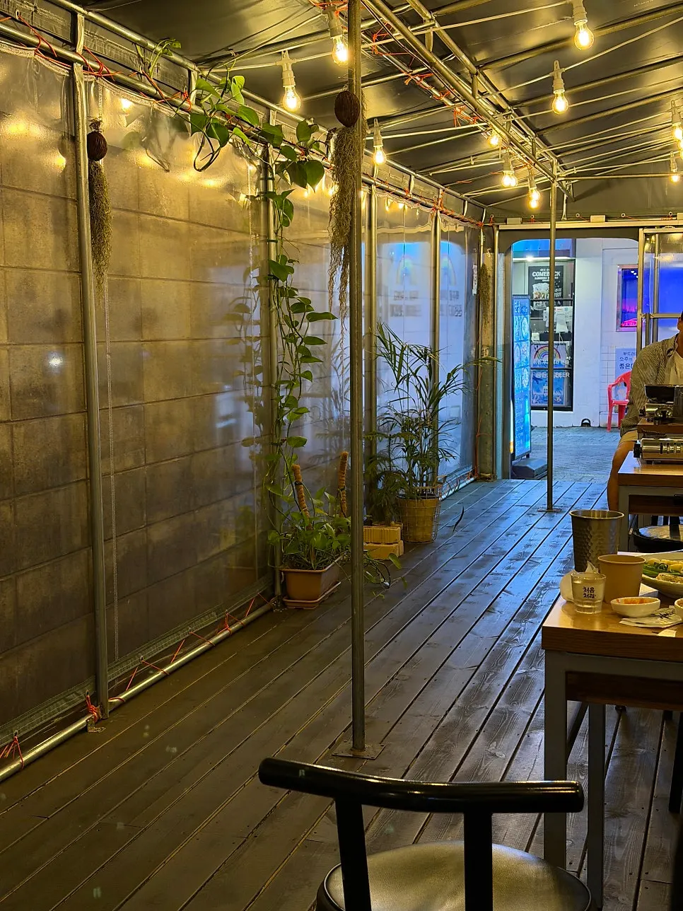 Postcards and plant decor inside Jansang