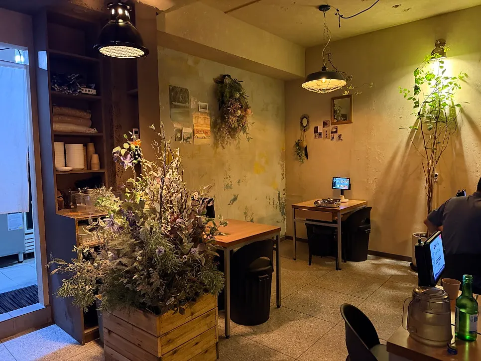 Table seating area at Jansang