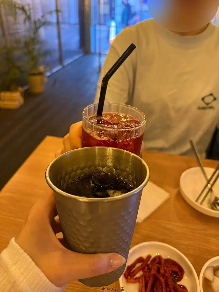 Glass of Jansang's pomegranate highball