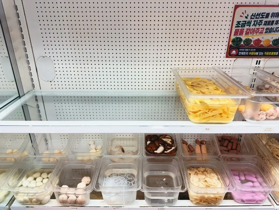 Mara Golmok interior and ingredient display