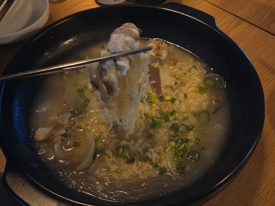 우삼겹이 들어간 사골곰탕면