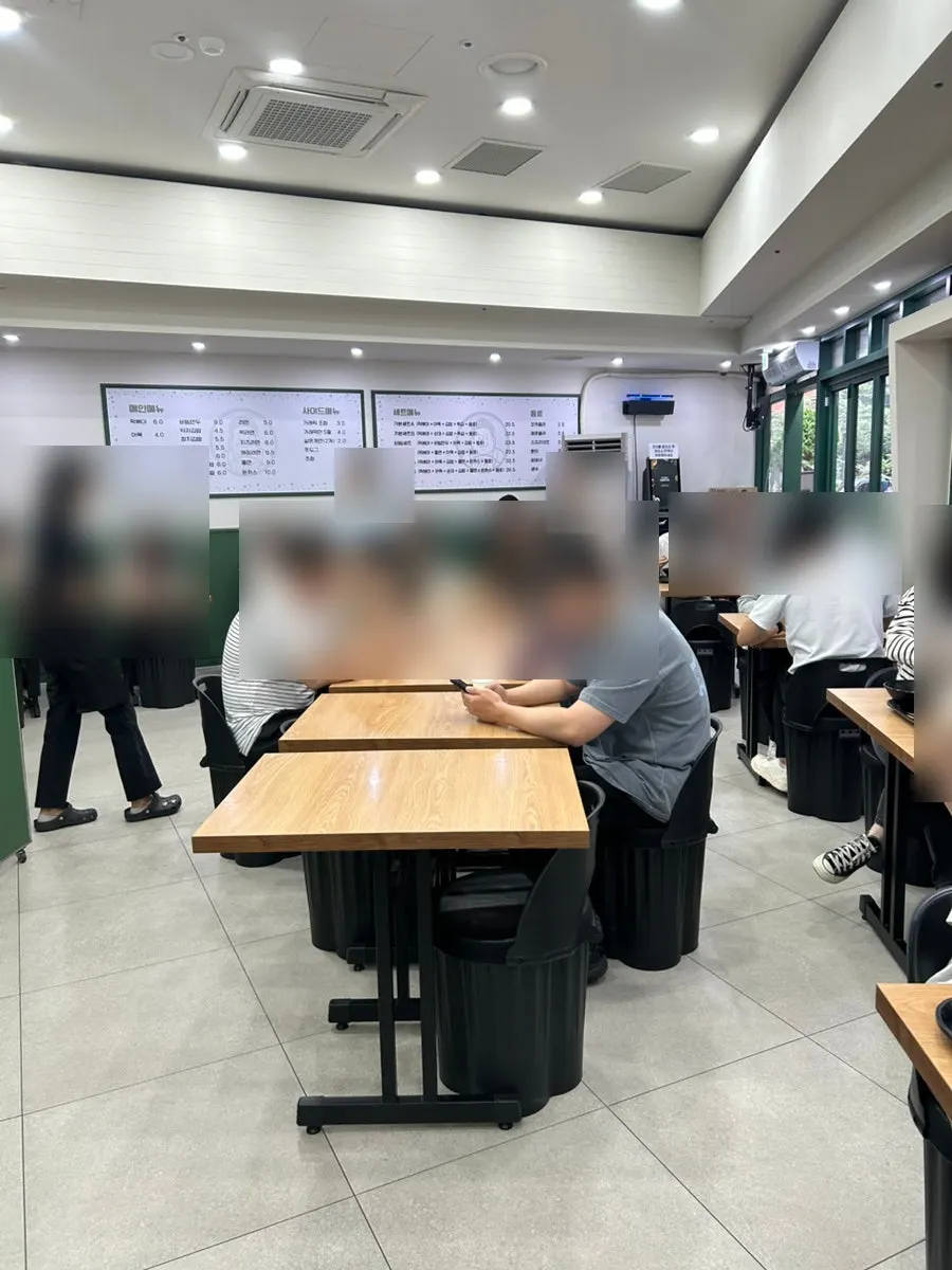 덕자네방앗간 매장 내부 좌석