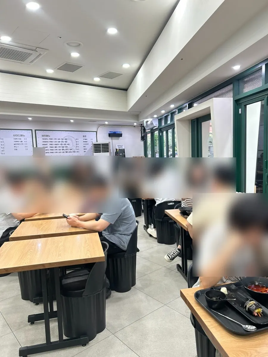 덕자네방앗간 2인석 테이블 자리