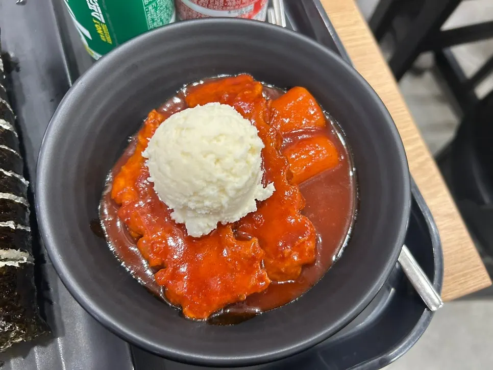 떡볶이 속에 들어간 어묵