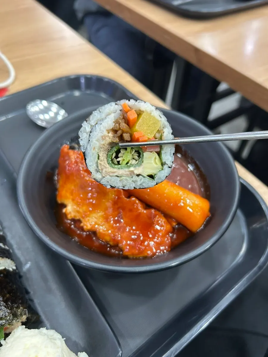 속이 알찬 참치김밥 단면