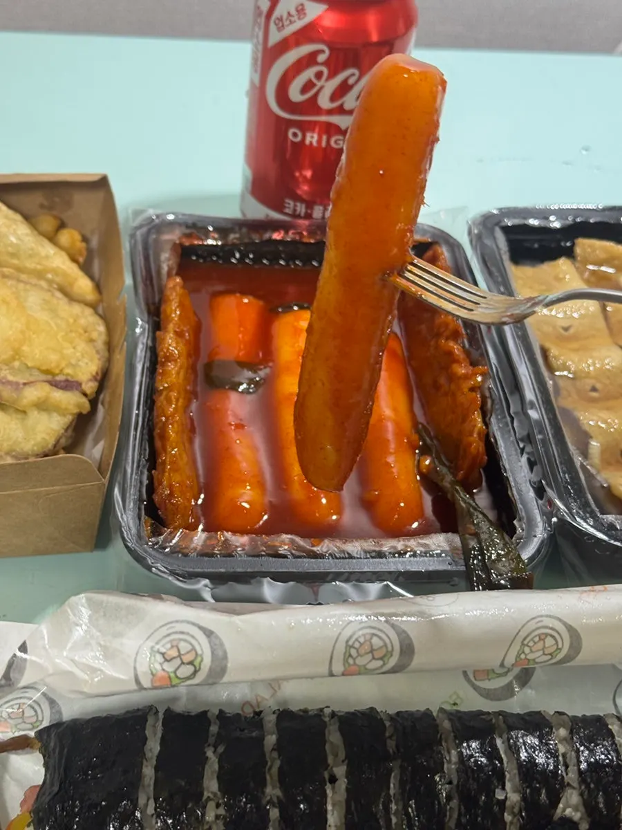 Chewy rice cake lifted with chopsticks