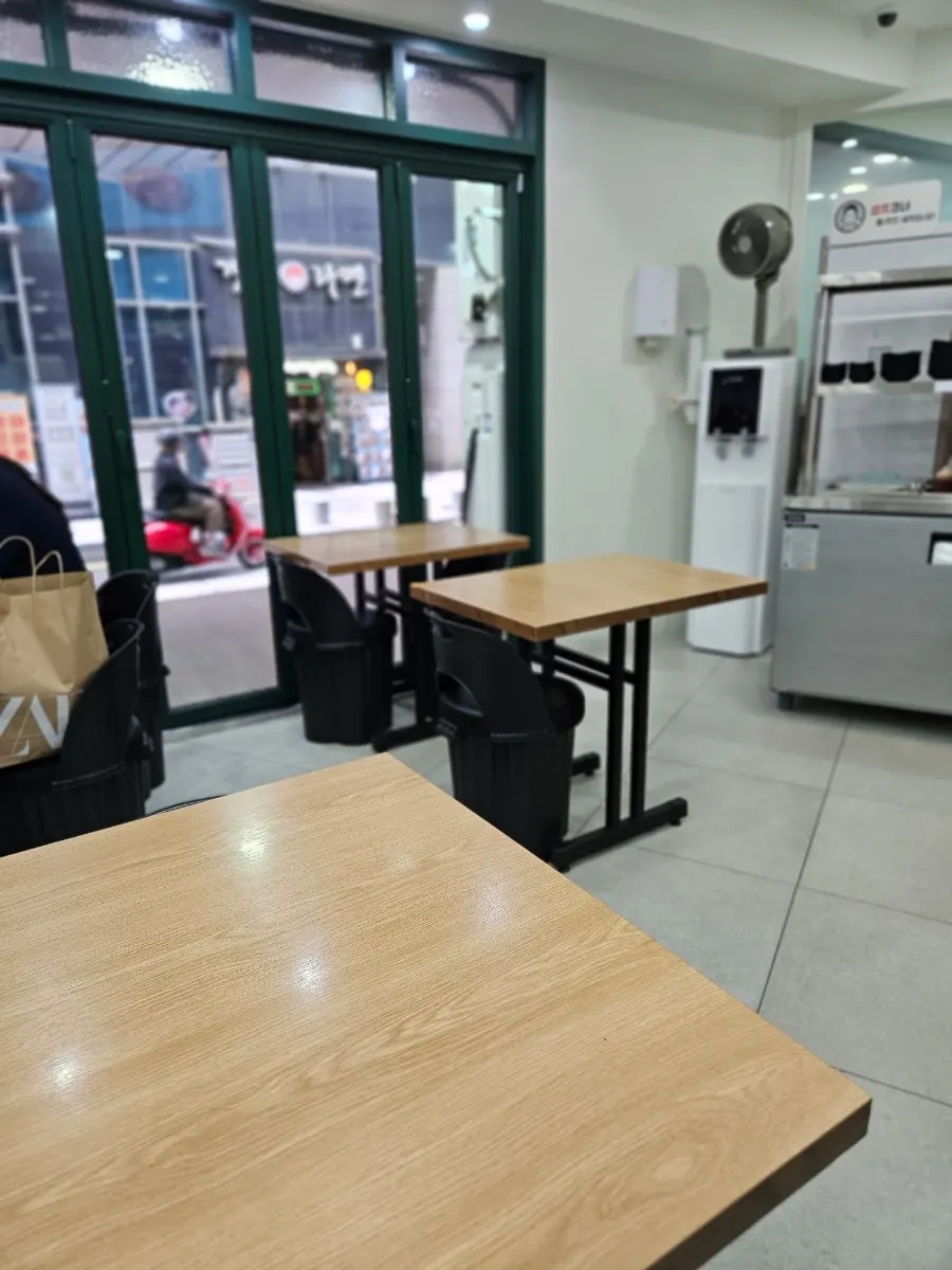 꾸덕한 양념에 버무려진 굵은 가래떡