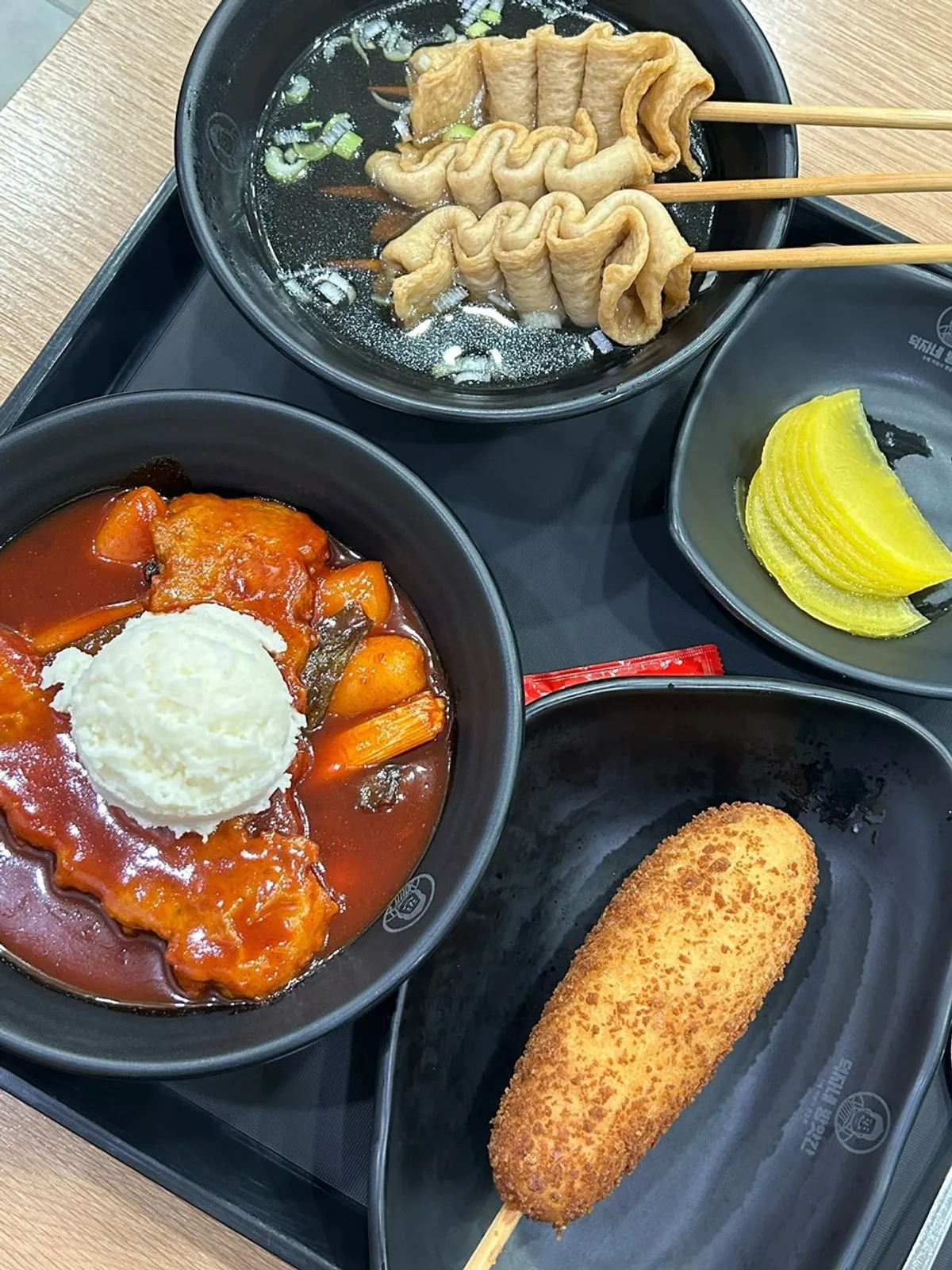 Garaetteok tteokbokki at Deokjane Bangatgan