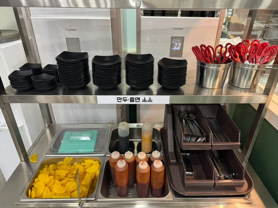 Tidy interior of Deokjane Bangatgan