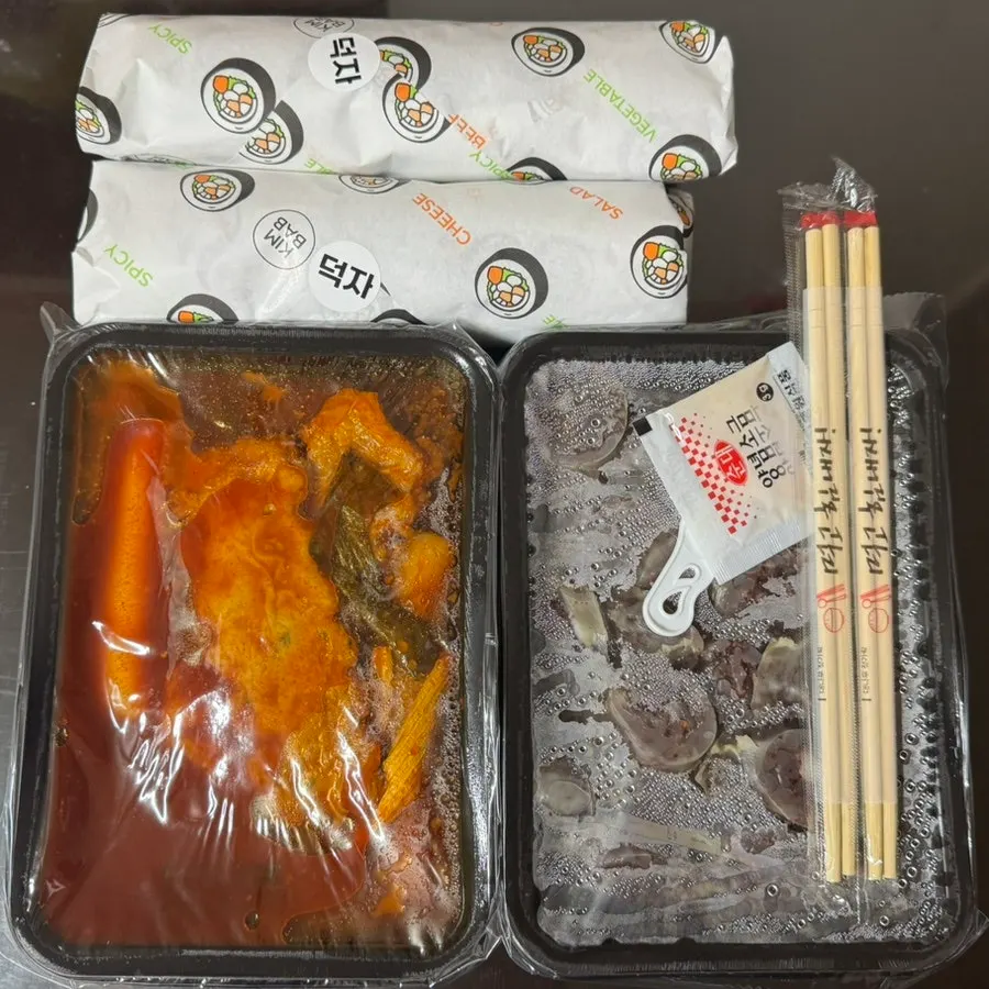 Takeout bags and containers from Deokjane Bangatgan