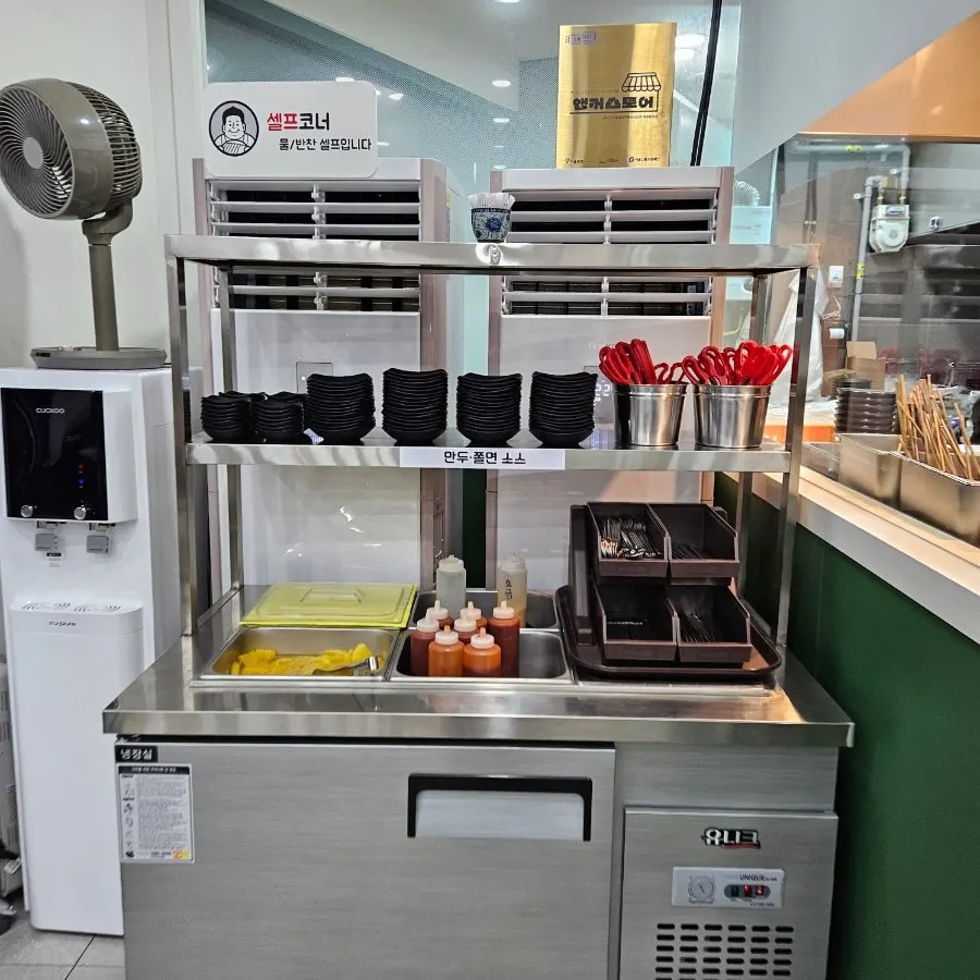 Self-bar with water and tableware at Deokjane Bangatgan