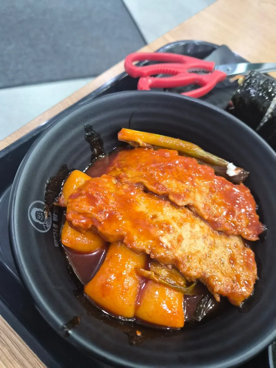 Whole thick garaetteok tteokbokki served uncut
