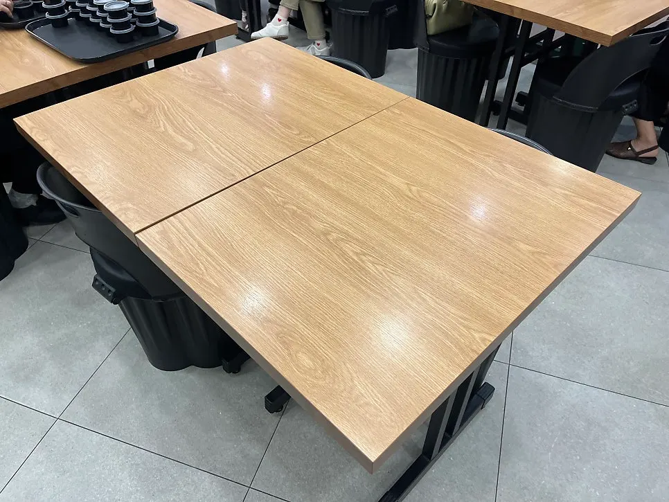 Seating suitable for solo dining at Deokjane Bangatgan