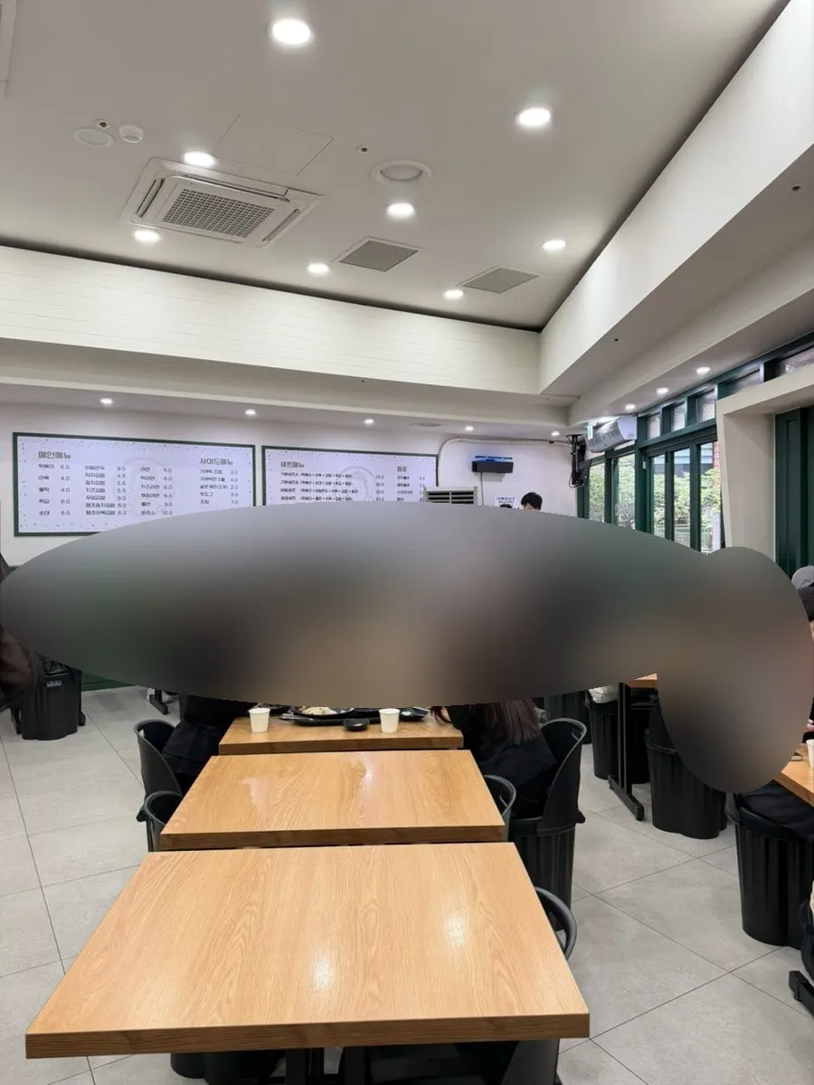 가게 앞 웨이팅용 의자