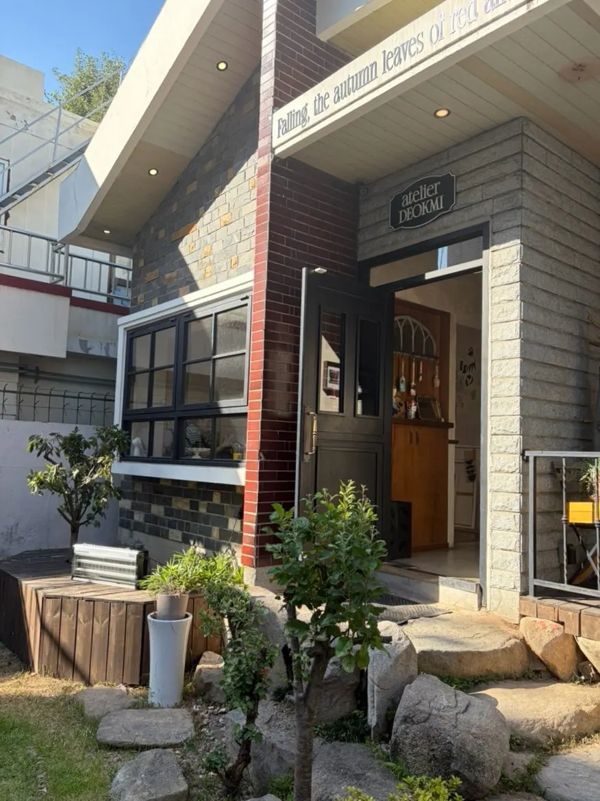 Café entrance decorated with plants and stones