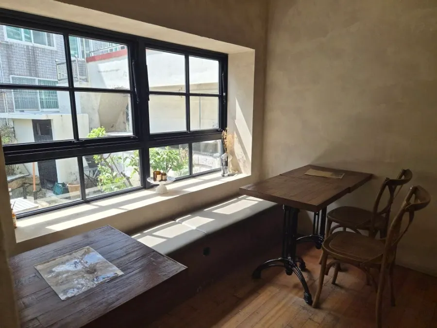 Seating good for friends or a date