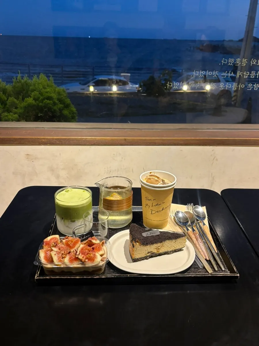 Counter and dessert display stand at Deokmi Gijang Branch