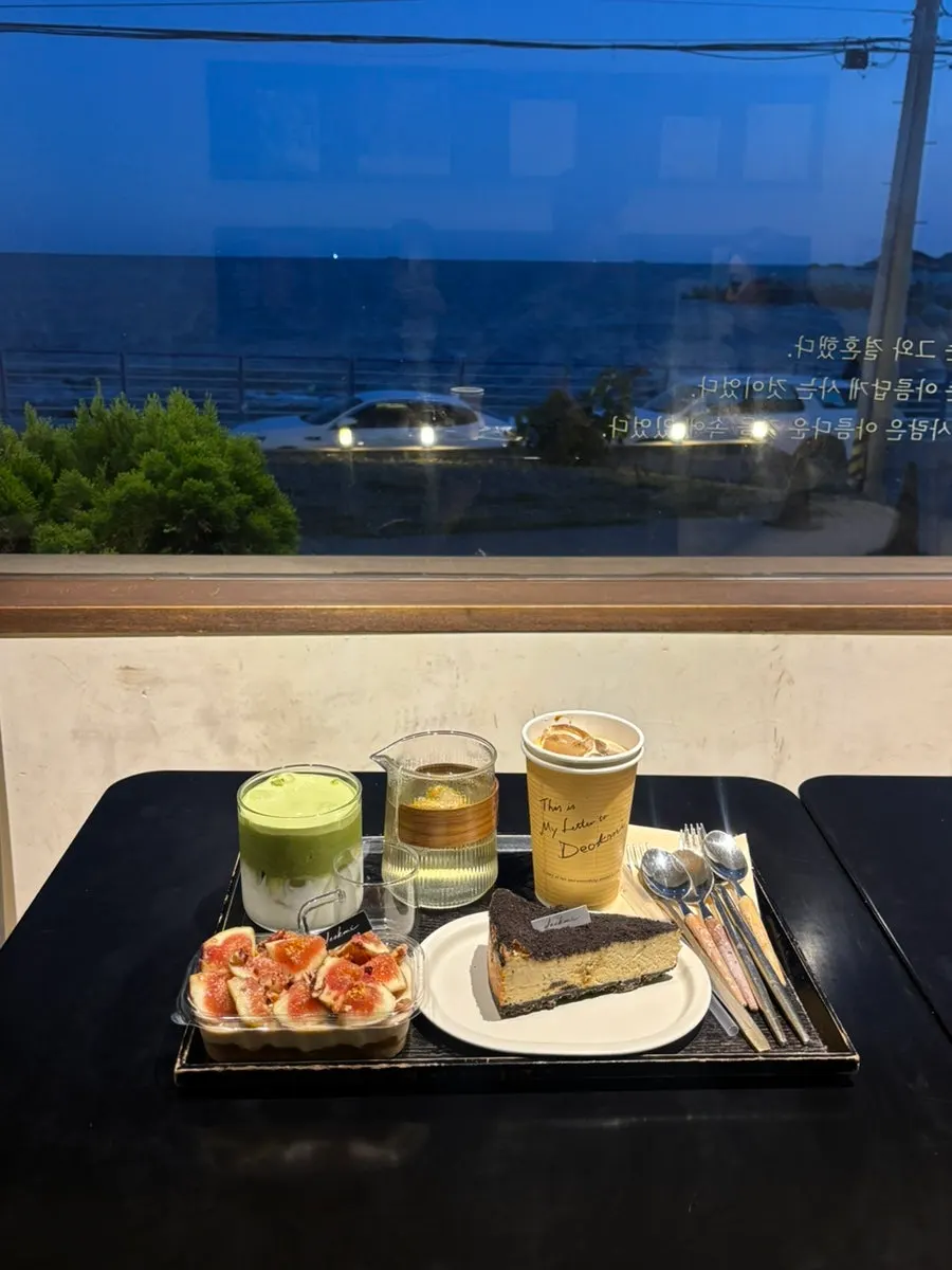Table with ordered drinks and cakes
