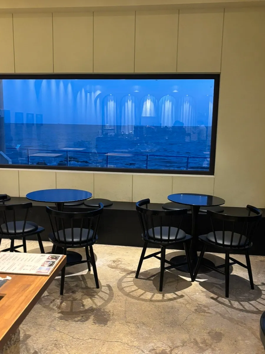 The first room with the counter at Deokmi Gijang Branch