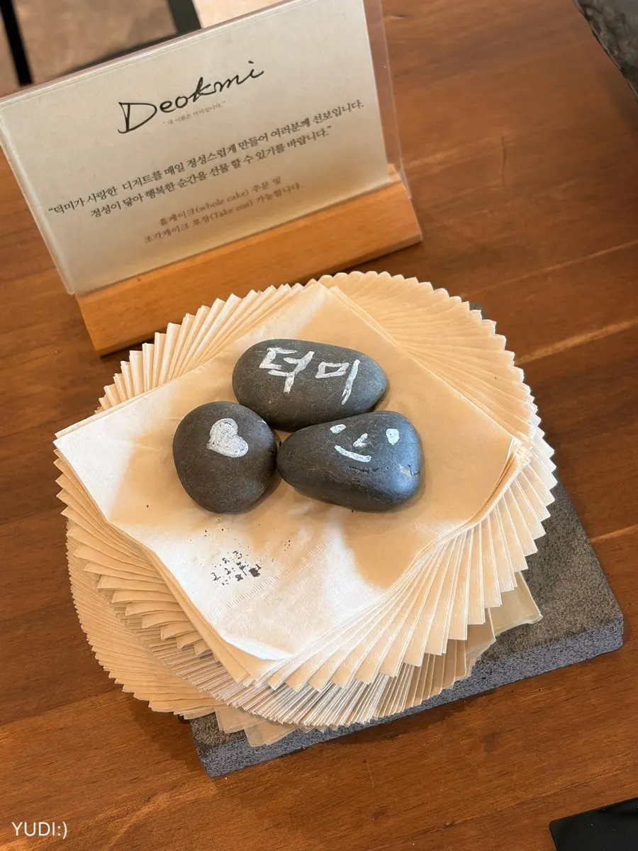 Handmade cake display case at Deokmi Gijang Branch
