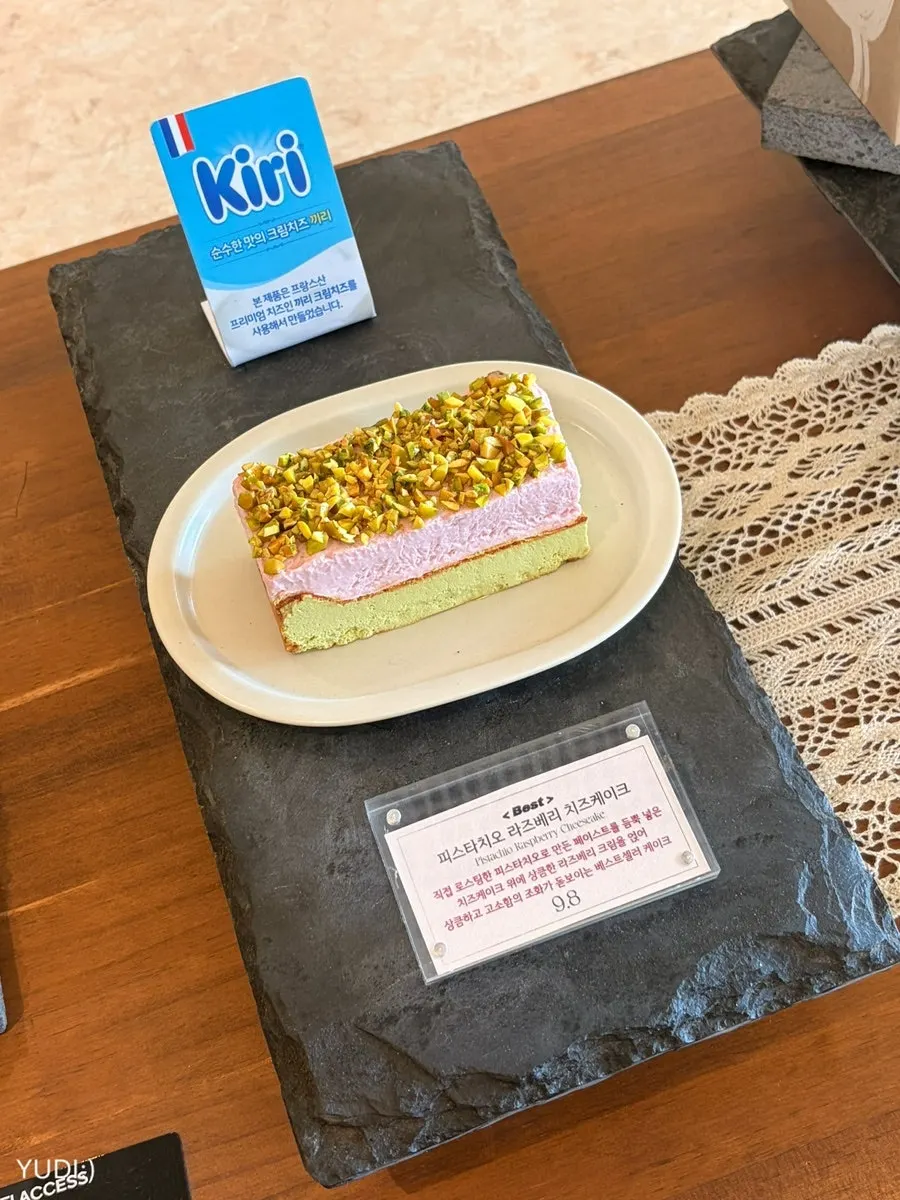 Tiramisu displayed in the showcase at Deokmi Gijang Branch
