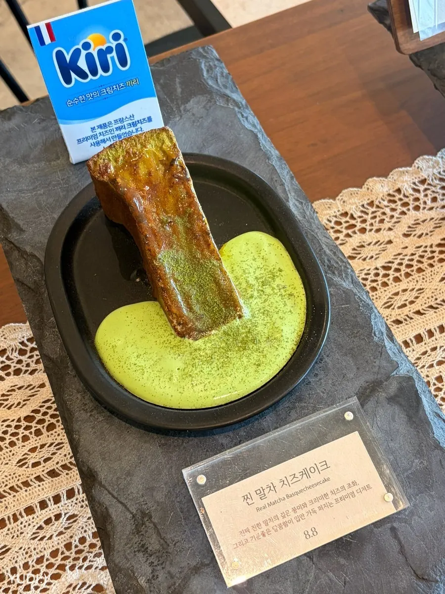 Seasonal tiramisu on display at Deokmi Gijang Branch