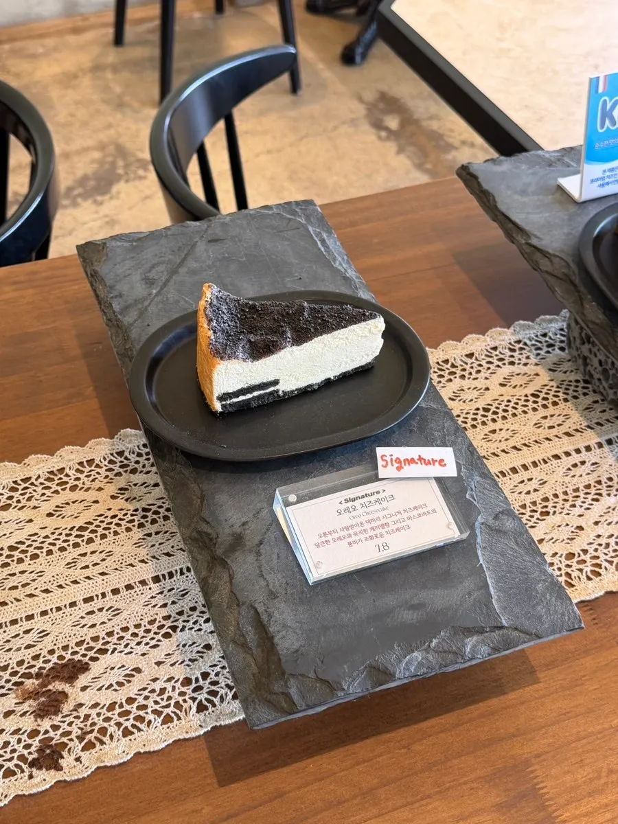 Display case with dessert models