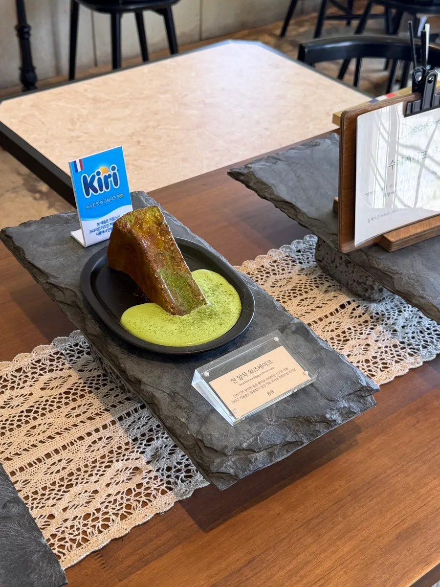 Dessert lineup on display at Deokmi Gijang Branch