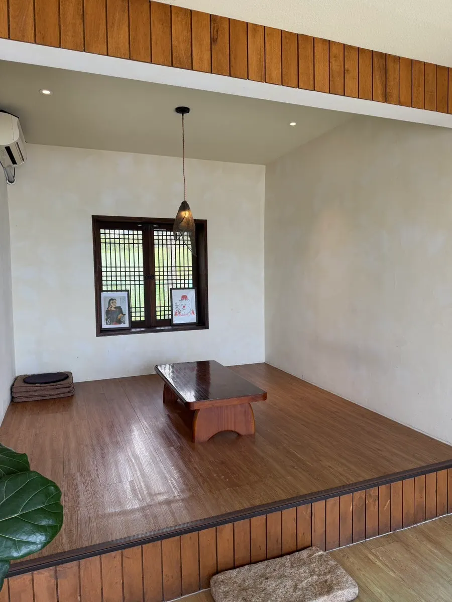 Antique-style interior of the annex building