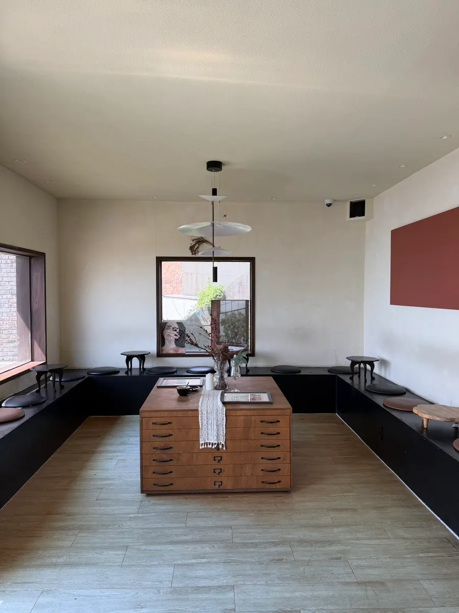 Seating and window area in the annex