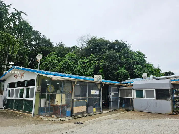 Exterior of Deok Ori Jumulleok Ganghwa Main Branch near Jeondeungsa Temple