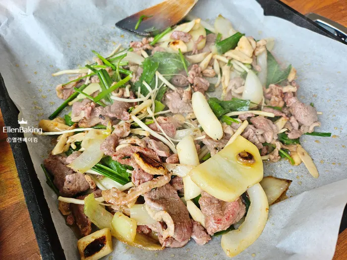 Pre-grilled duck loin placed on the tabletop grill