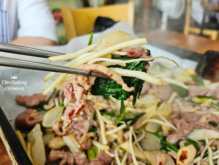 Duck loin roast piled high with samchae