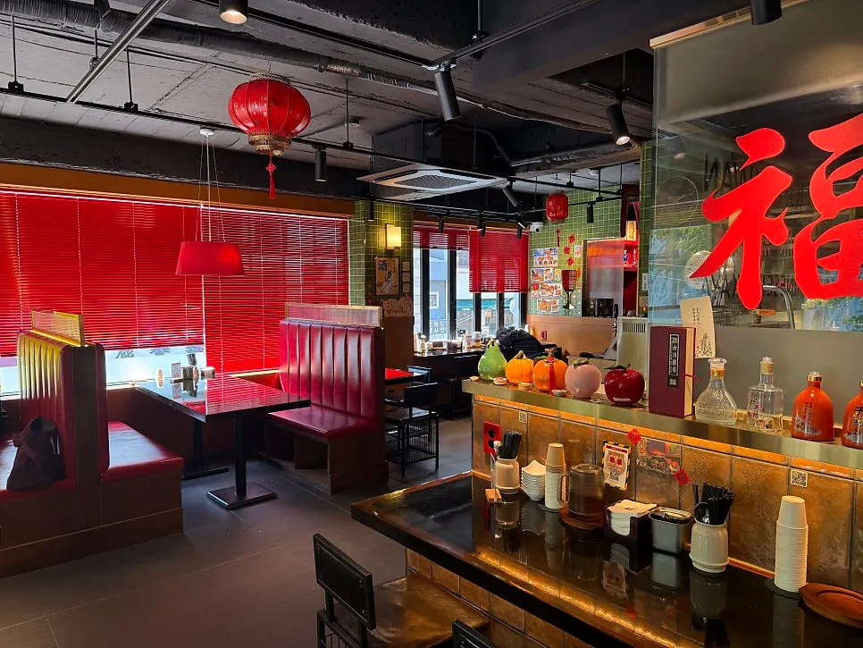 Huhugwan interior blending Chinese and Hong Kong-inspired decor