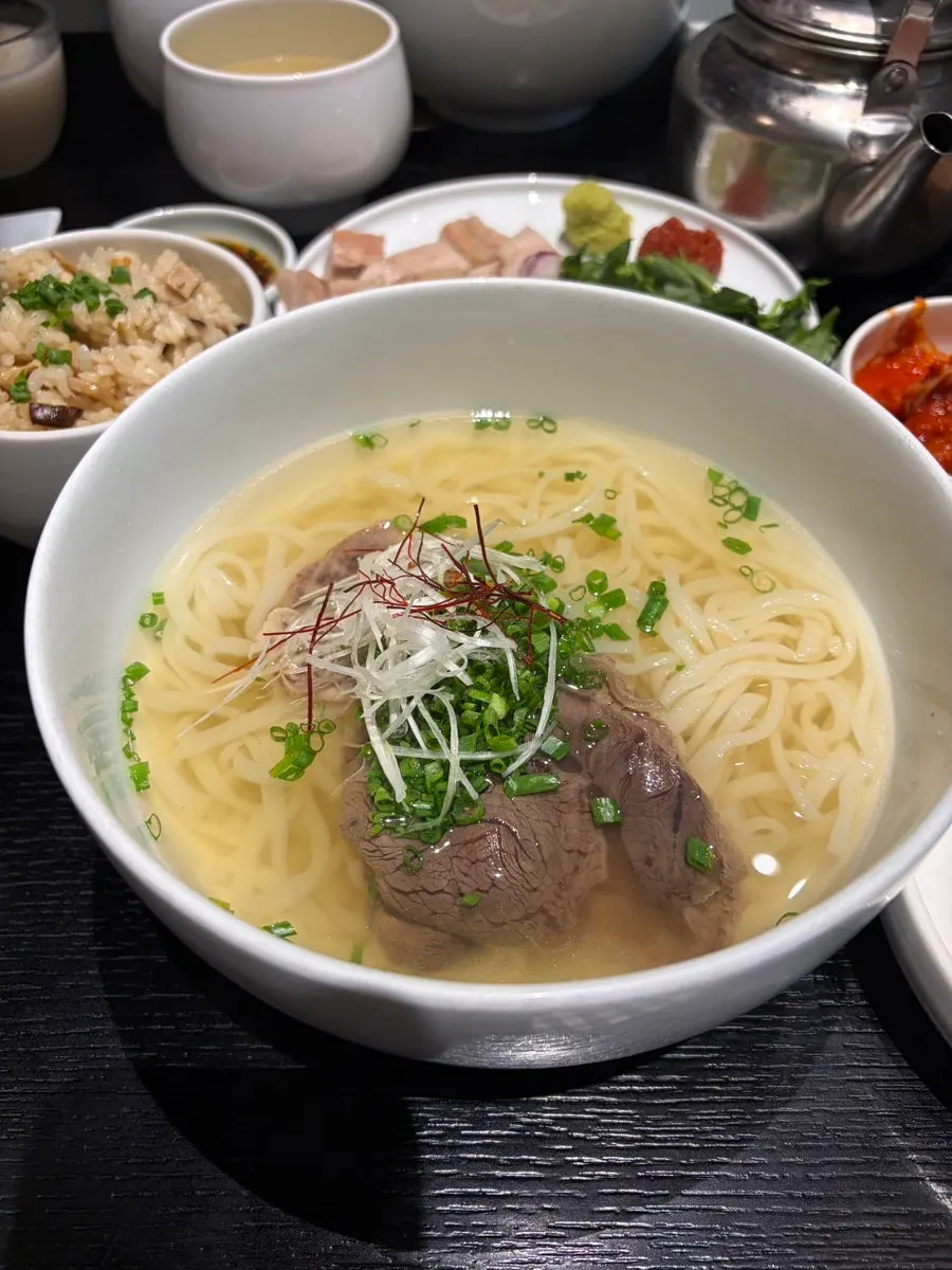 콩장소스에 비벼낸 쫄깃한 콩비빔칼국수 면발