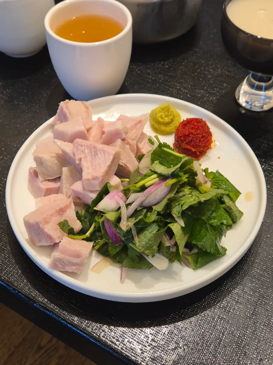 A glass of ordered makgeolli
