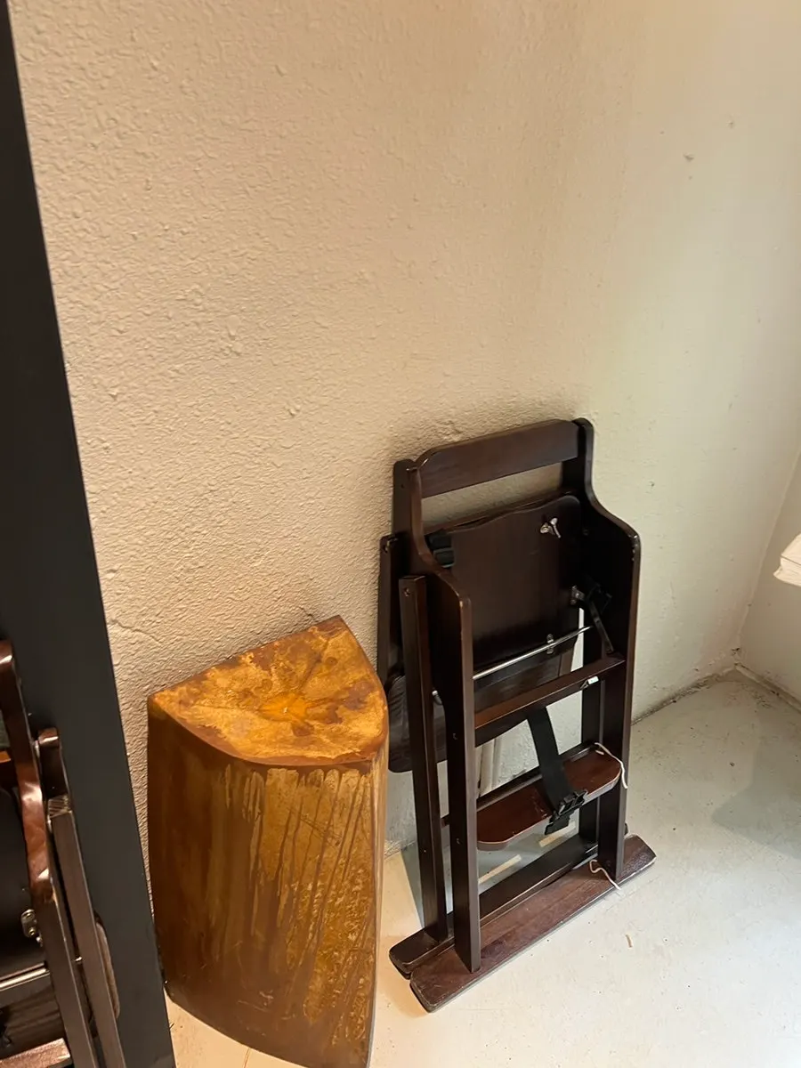 Second-floor table seating at Tanbaek for dining with companions
