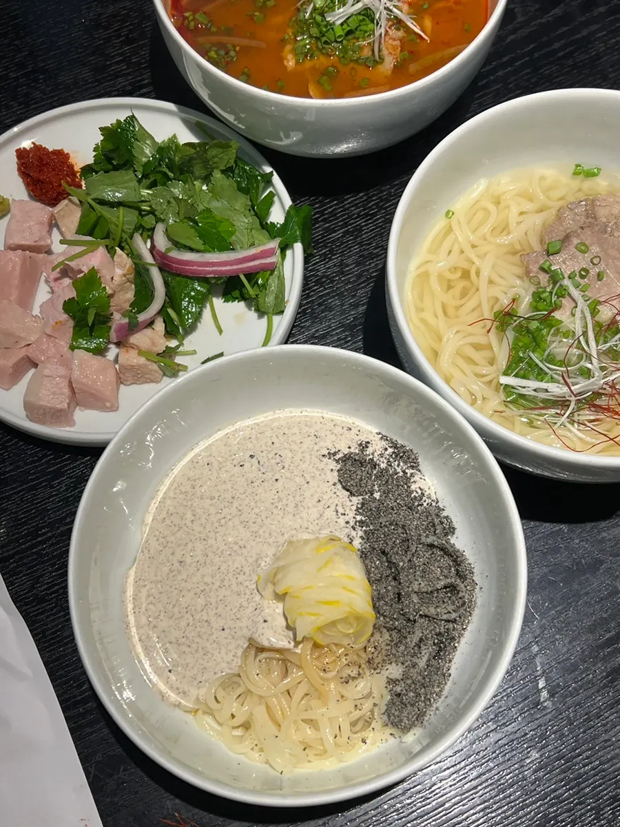 Mild gom kalguksu and clean-tasting yukgaejang kalguksu