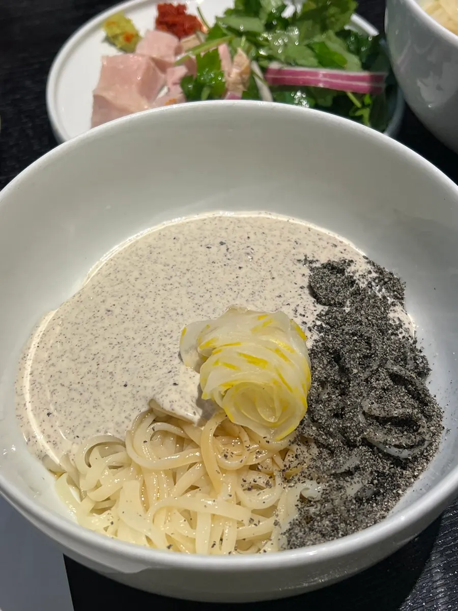 Two kinds of kalguksu ordered at Tanbaek