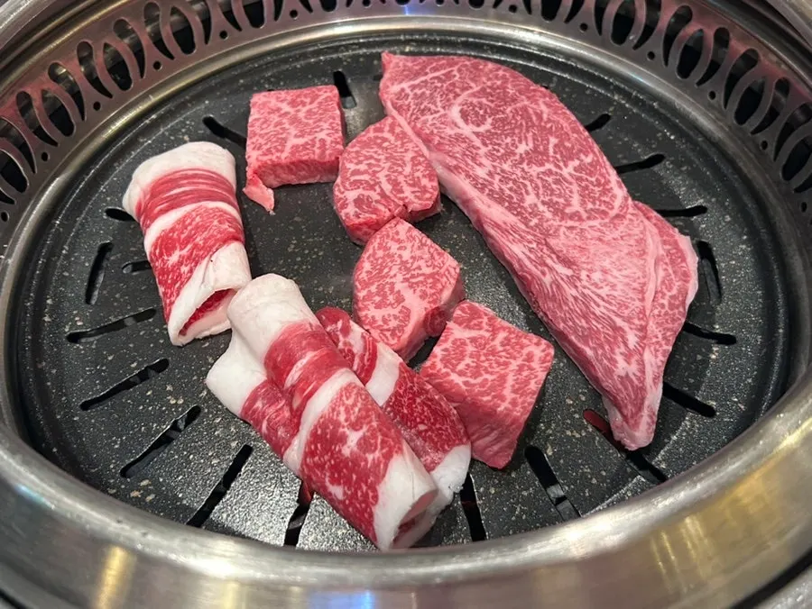 Chadolbagi and rib eye cuts before grilling