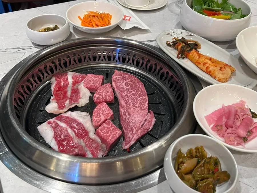 Chadolbagi grilling on the hot plate