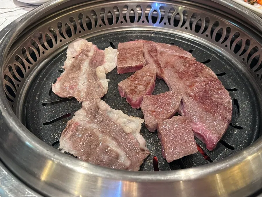 Hanwoo combo cooking on the grill