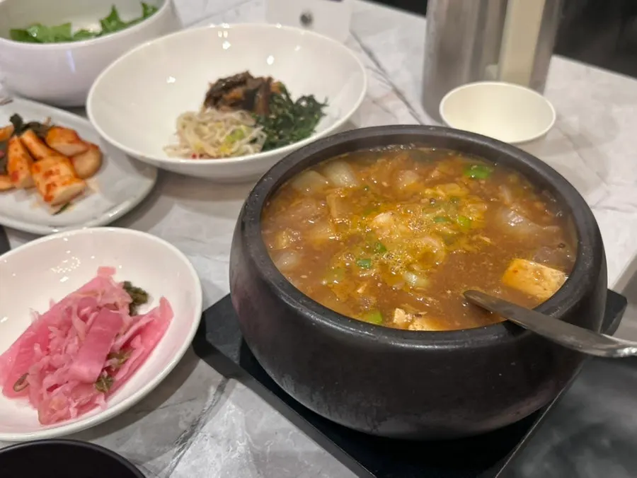 Deomalgeum's side dish doenjang jjigae with rice