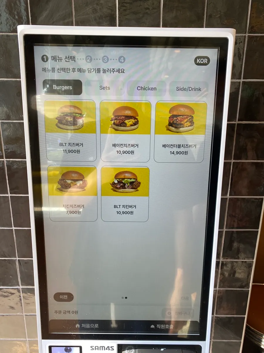 デムバーガーのバーガーとサイドメニュー表