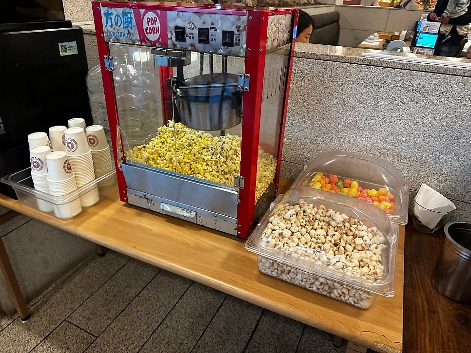 Side dishes placed at the refill corner
