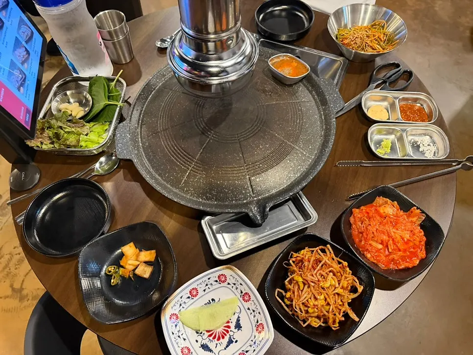 Tablet ordering device installed at the table