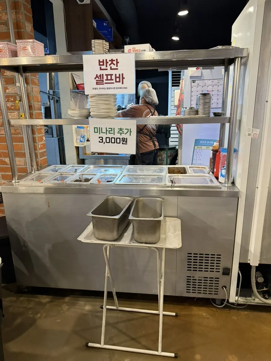 Self-serve side dish bar
