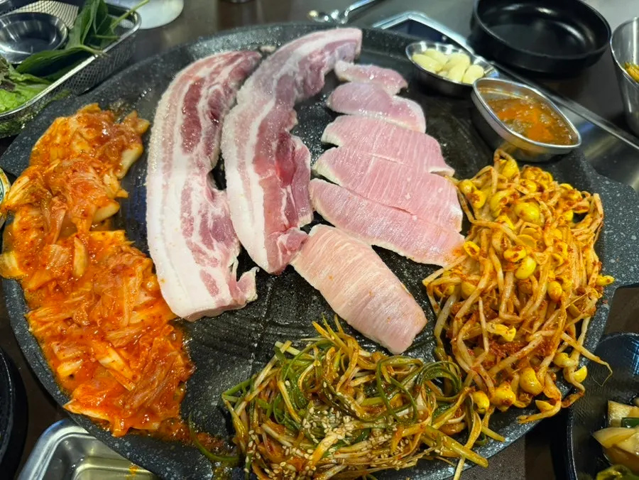 Meat cooking on the cauldron lid