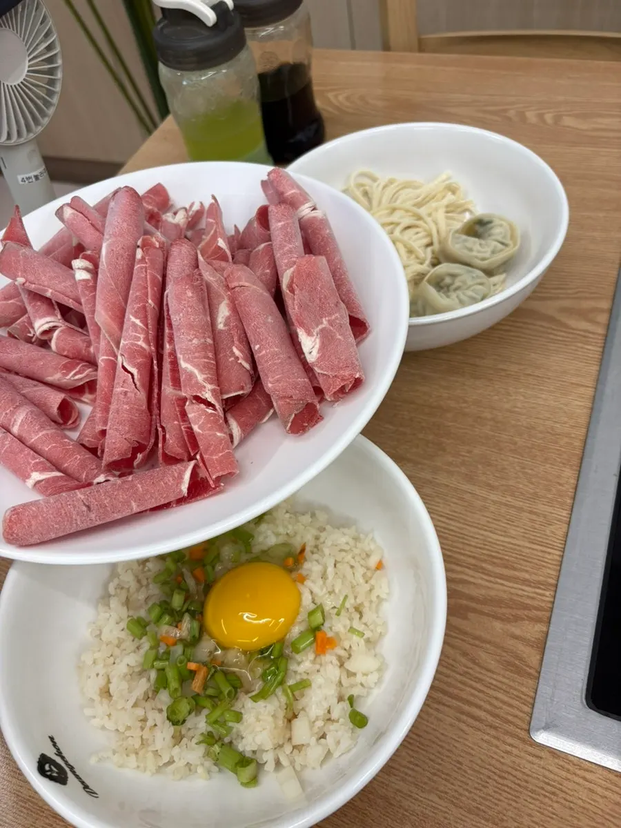 얼큰버섯칼국수 2인 세트 기본 상차림