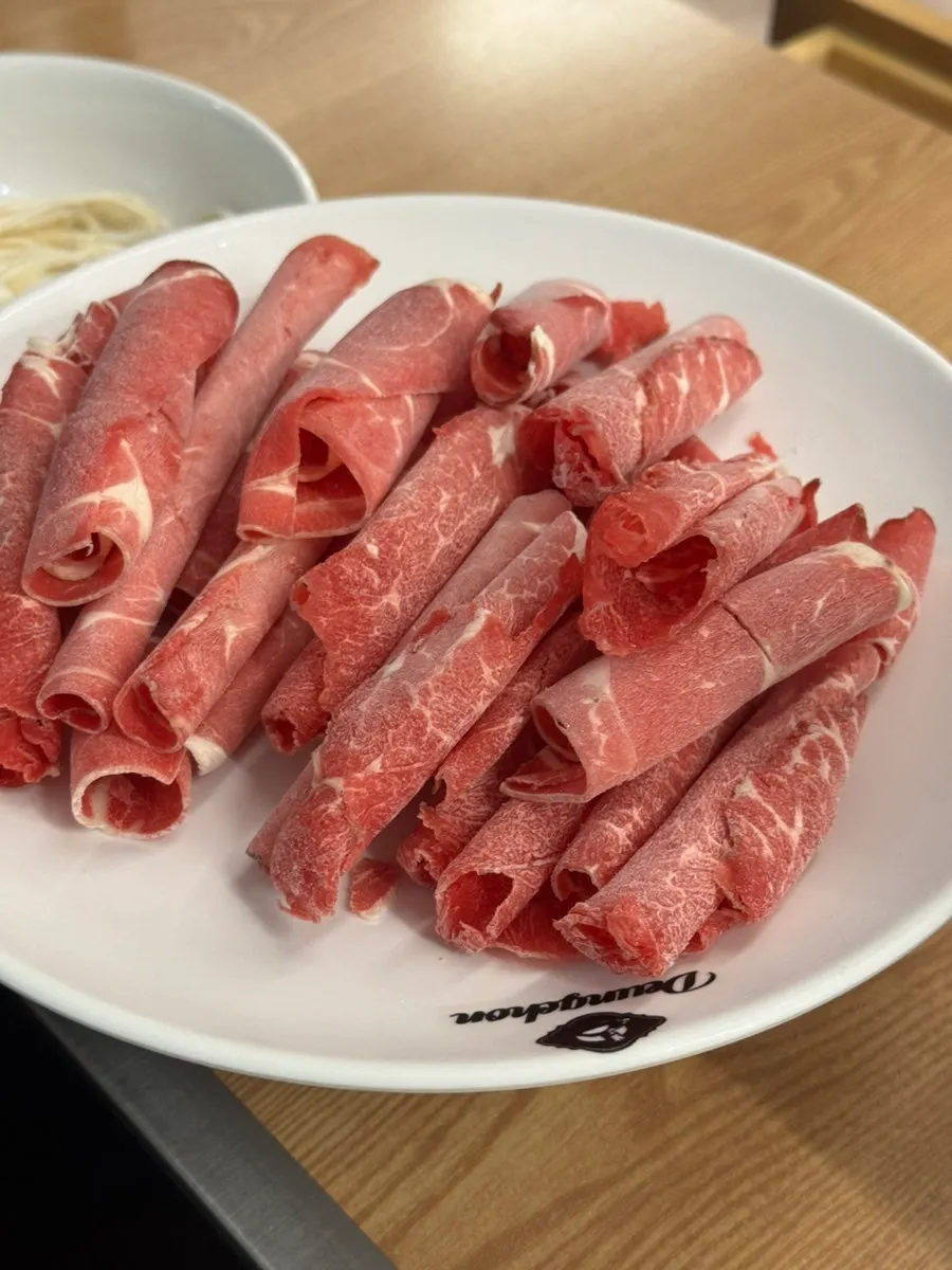 얇게 썰린 샤브소고기 190g 추가 접시